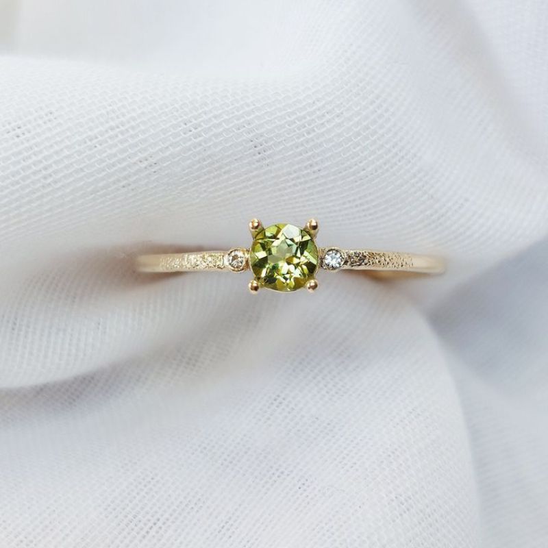 Peridot Ring.jpg__PID:0642ecbc-44c2-4d78-ab2a-082afed9769b