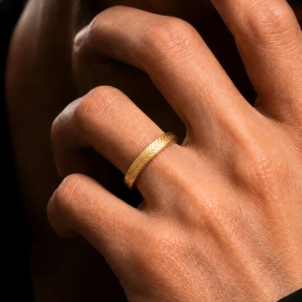 18K yellow gold chevron ring, fine jewellery for sensitive skin by Mayuri