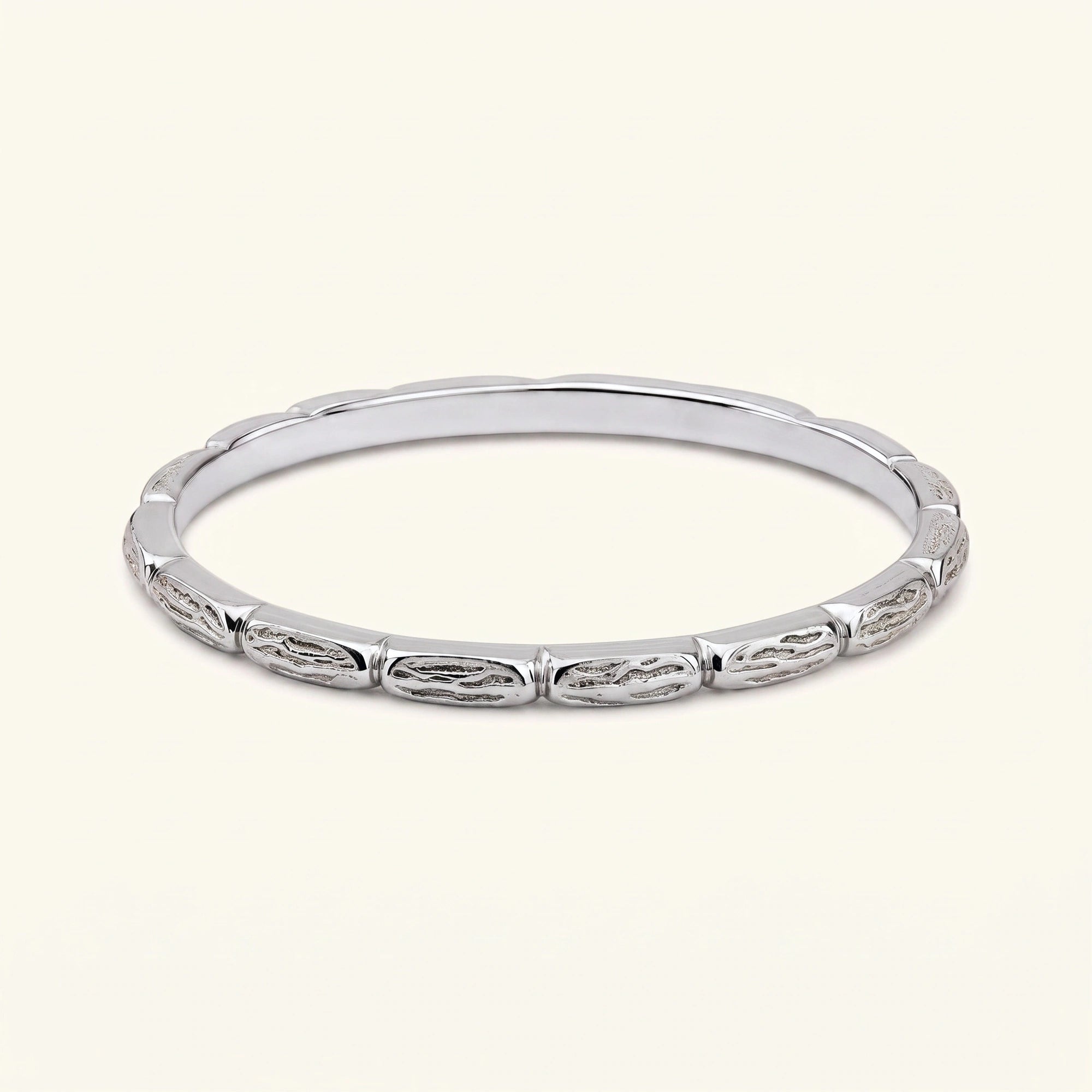 Sobek crocodile scale wedding band in 18K white gold, fine 1.5 mm ring