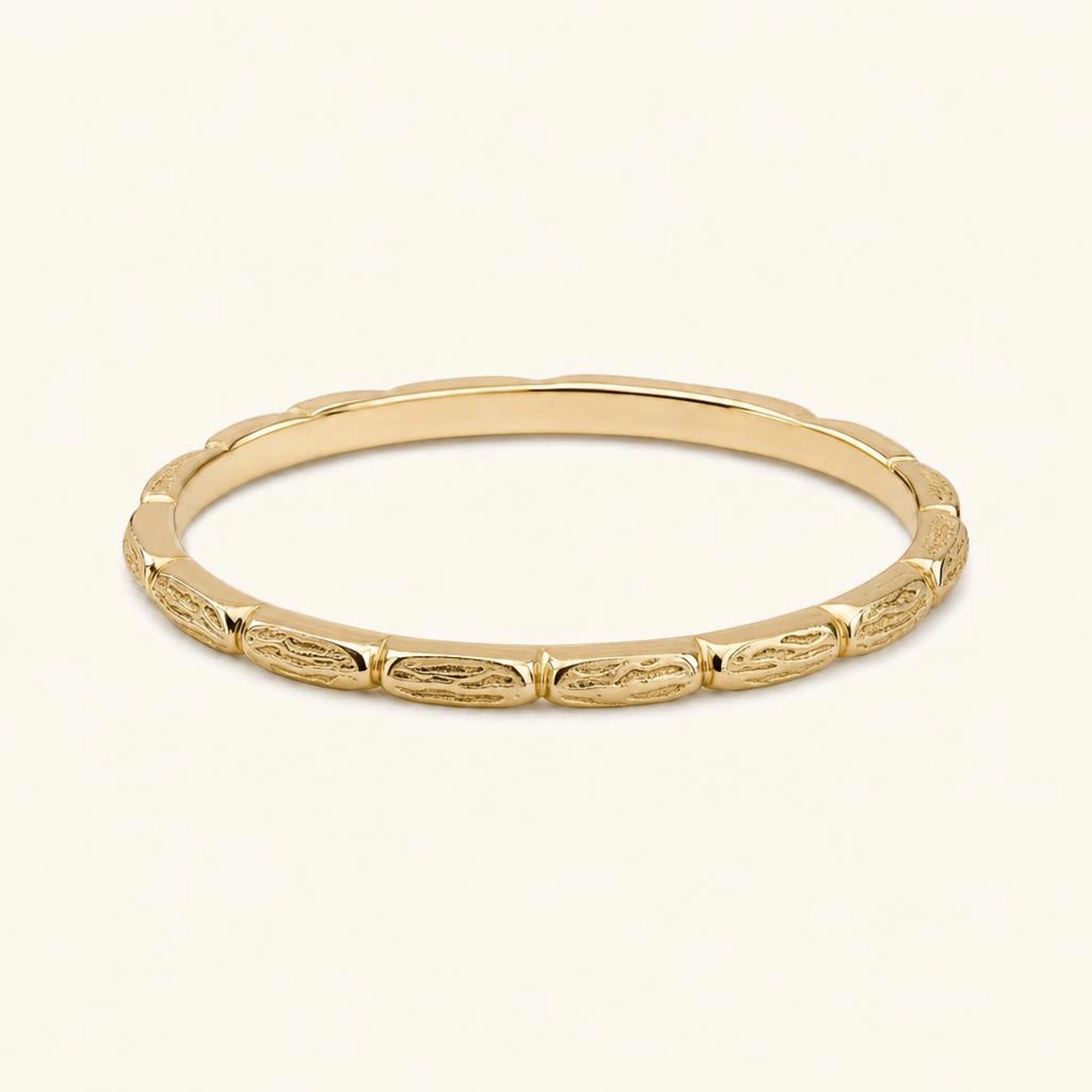 Women's Sobek wedding band in 18K yellow gold, ring sheathed in chiselled crocodile scales