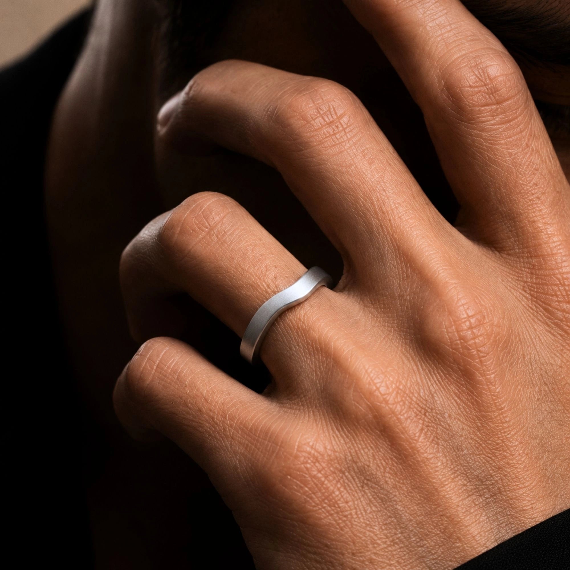 Men's wedding ring white gold Pontos worn on finger