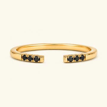 Bague ouverte fine pavée de diamants noirs en or jaune