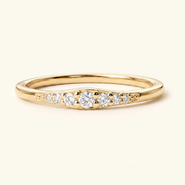 Sushma wedding ring pavé with gradient diamond in yellow gold