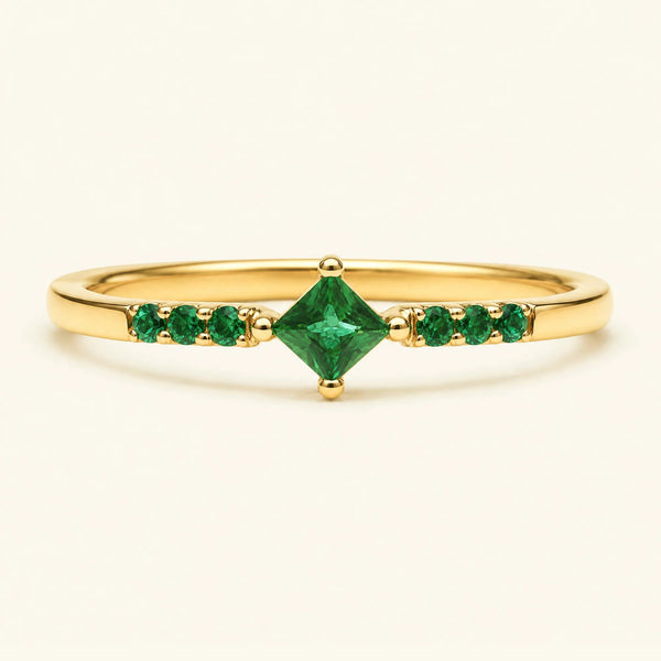 Bague de fiançailles princesse pavée d'émeraudes en or jaune