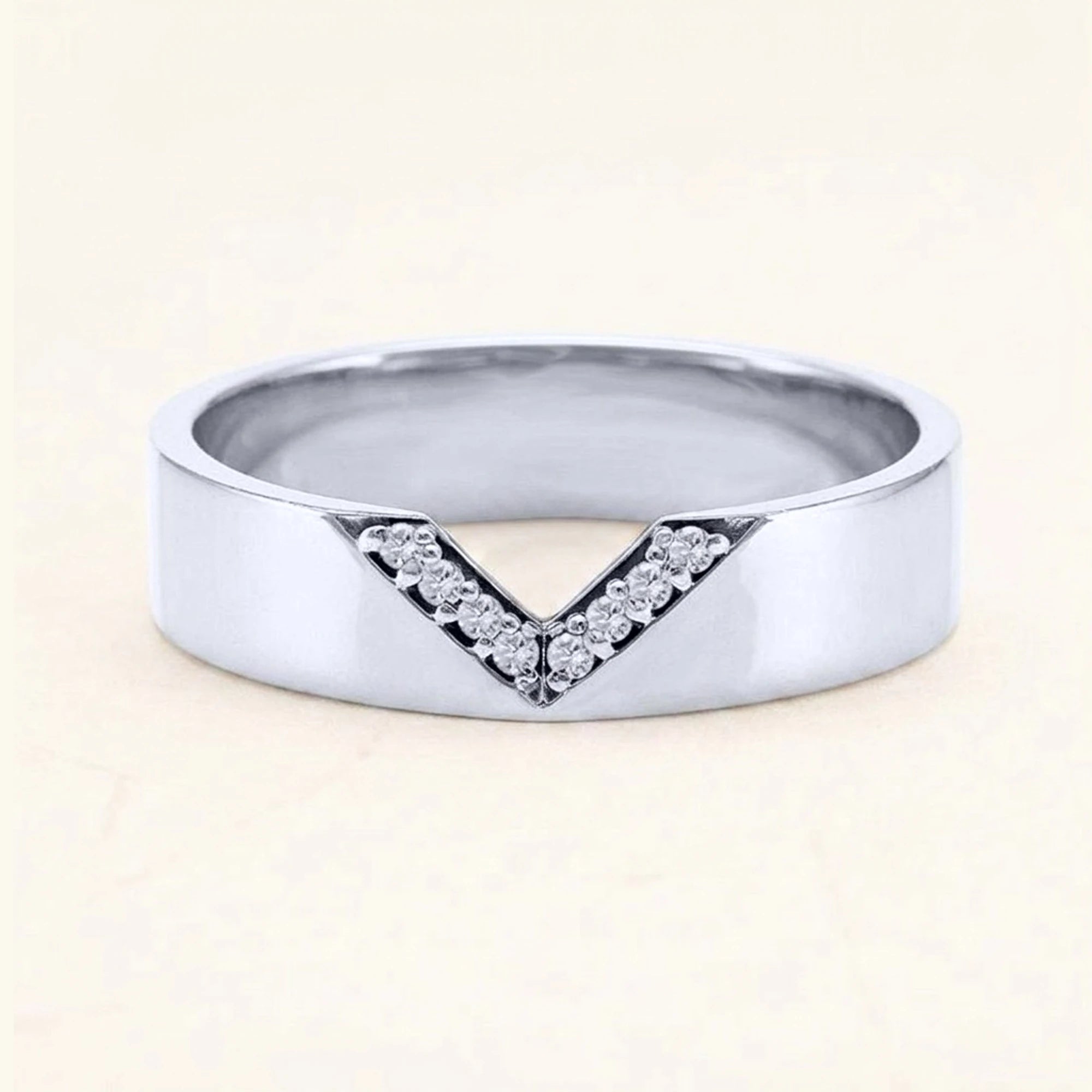 V-shaped pavé white diamond ring for men in white gold