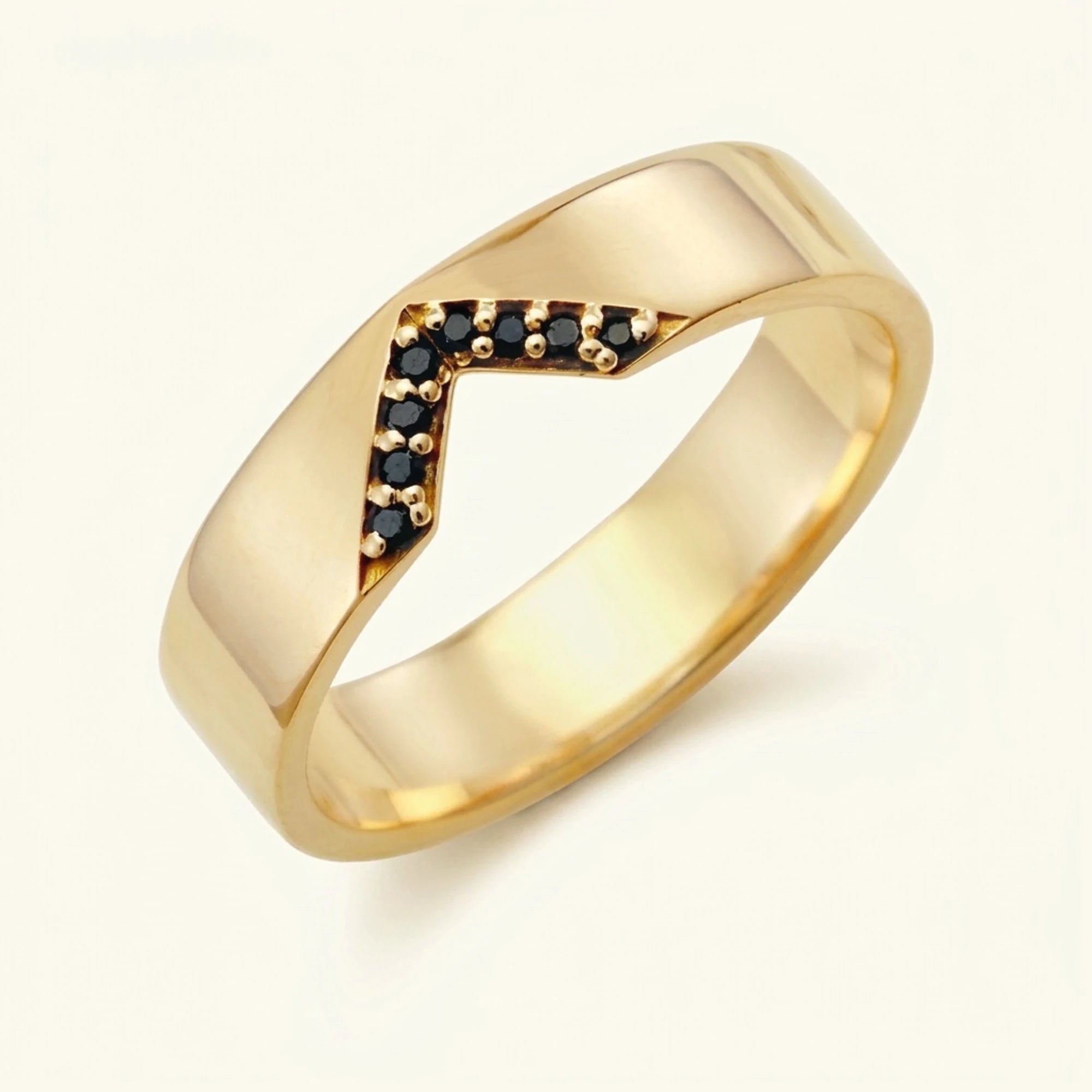 Bague en V pavée de diamants noirs pour homme en or jaune