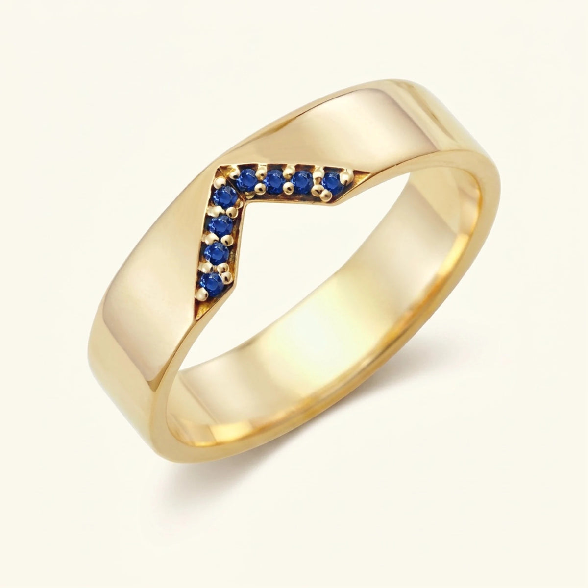 V-shaped ring pavé set with sapphires for men in yellow gold