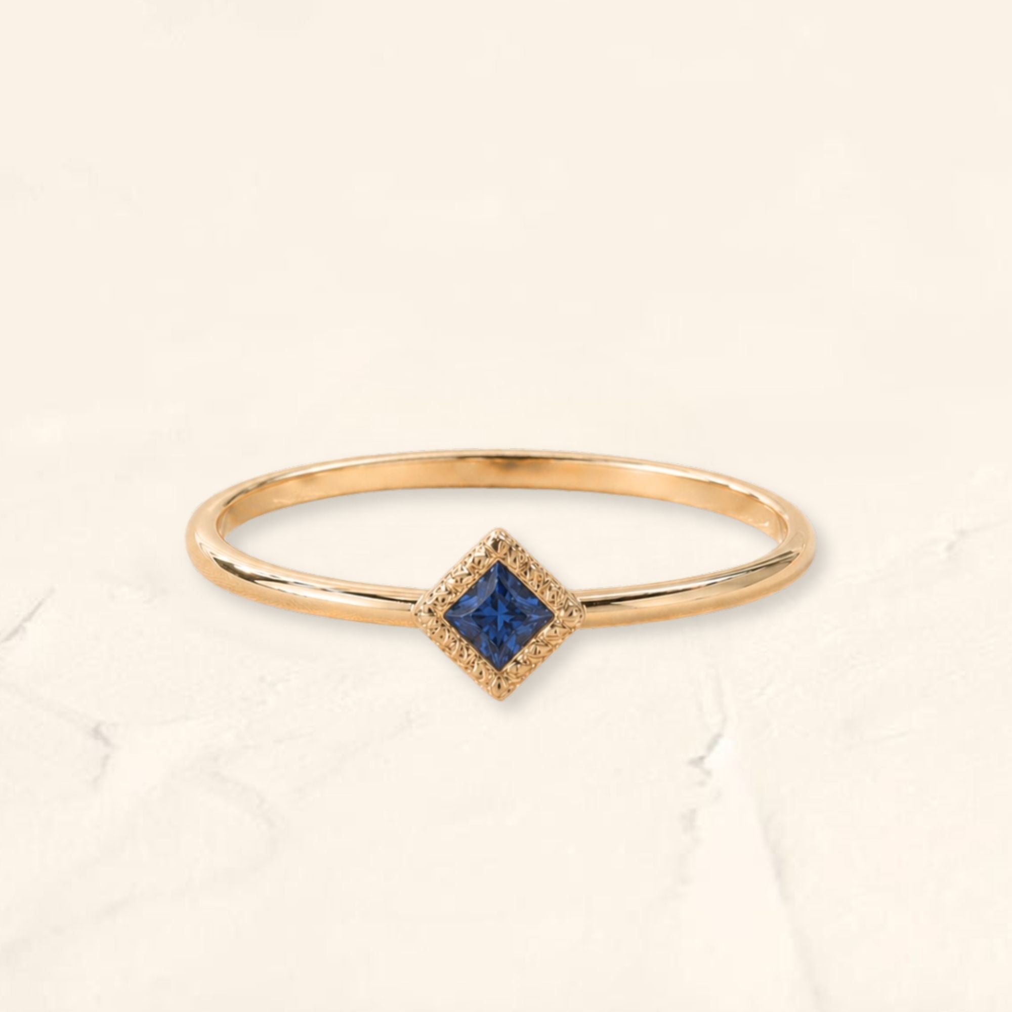 Indrani sapphire ring in 18kt yellow gold
