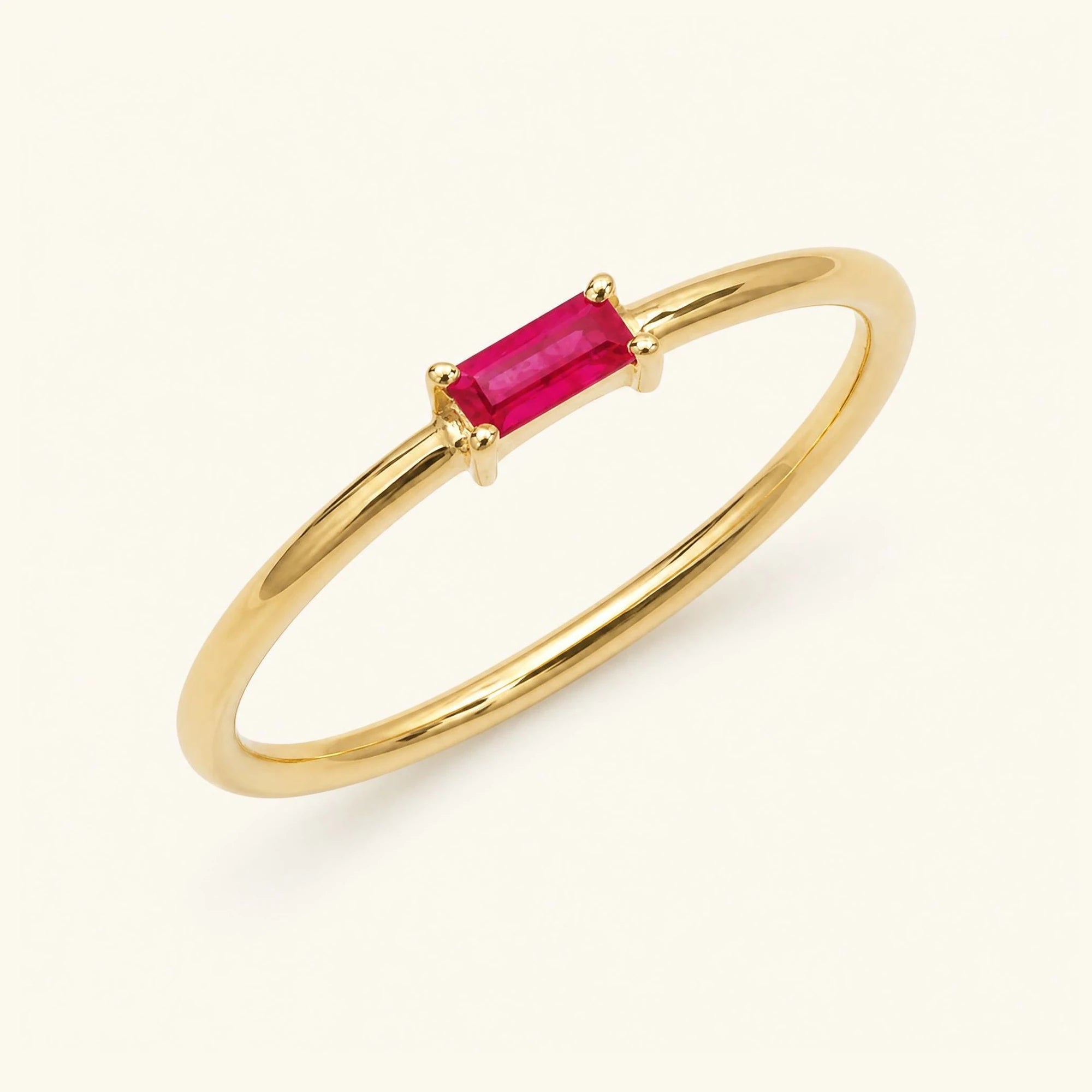 Bague de fiançailles solitaire au rubis baguette — or vermeil 18 carats Shanti — vue de profil