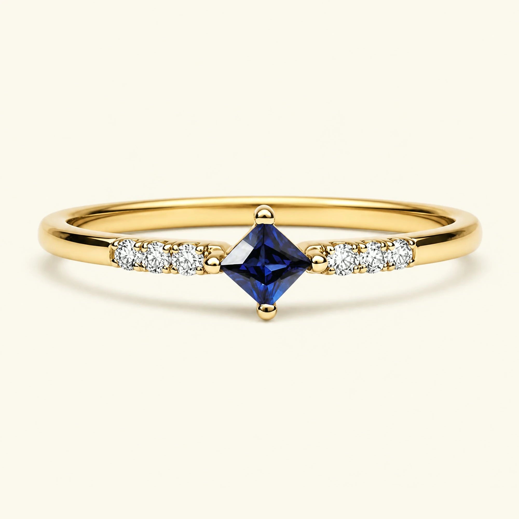 Bague de fiançailles princesse saphir et diamants en or jaune