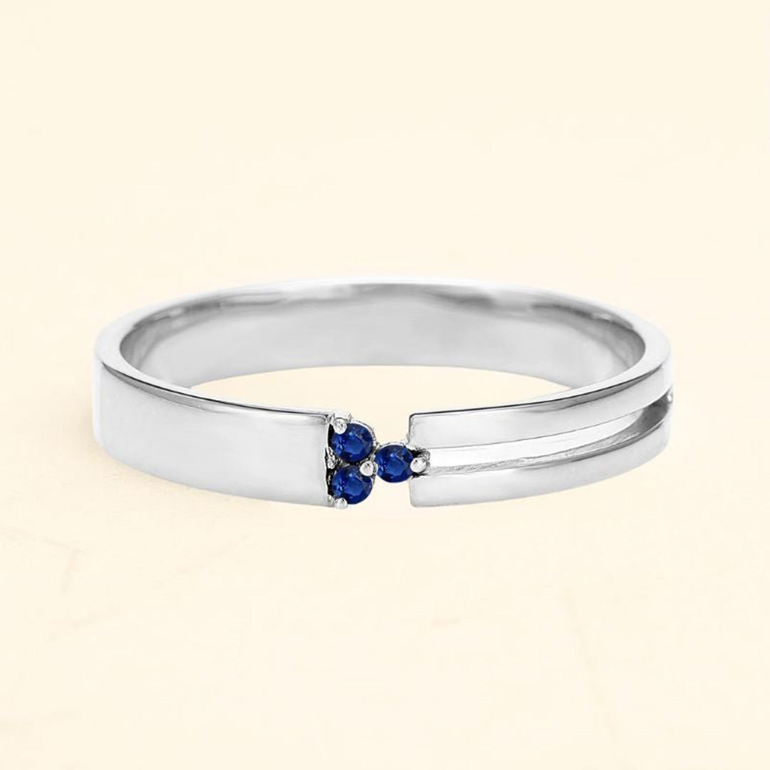 Bague Vibhu unisexe saphir triangle or blanc 18 carats