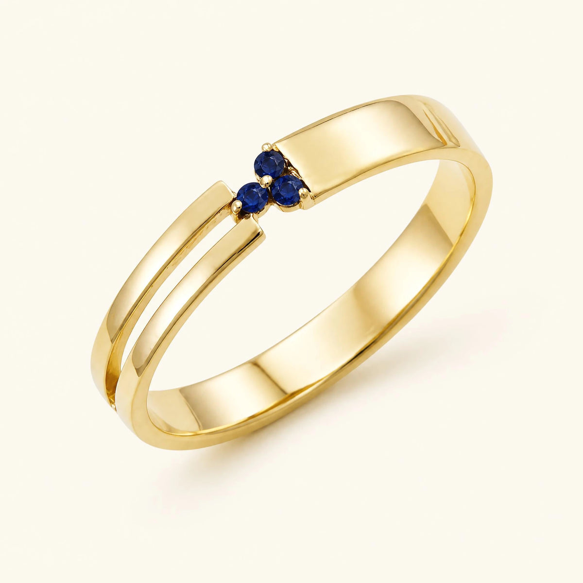 Three stone sapphire ring for men in yellow gold