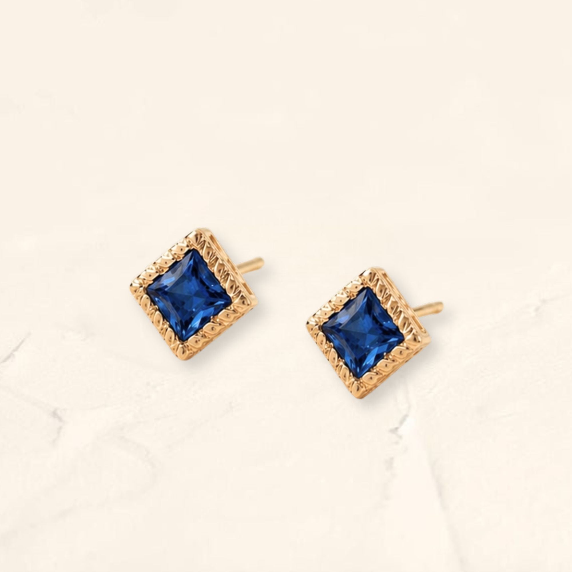 Indrani sapphire earrings in 18kt yellow gold