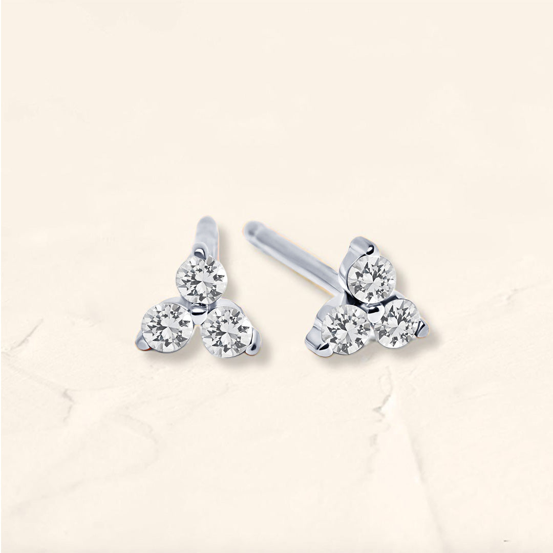 Boucles d'oreilles fleurie avec diamant or blanc