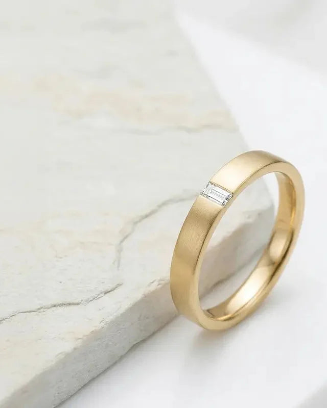 Mayuri diamond ring in 18K white gold, clean surface after care