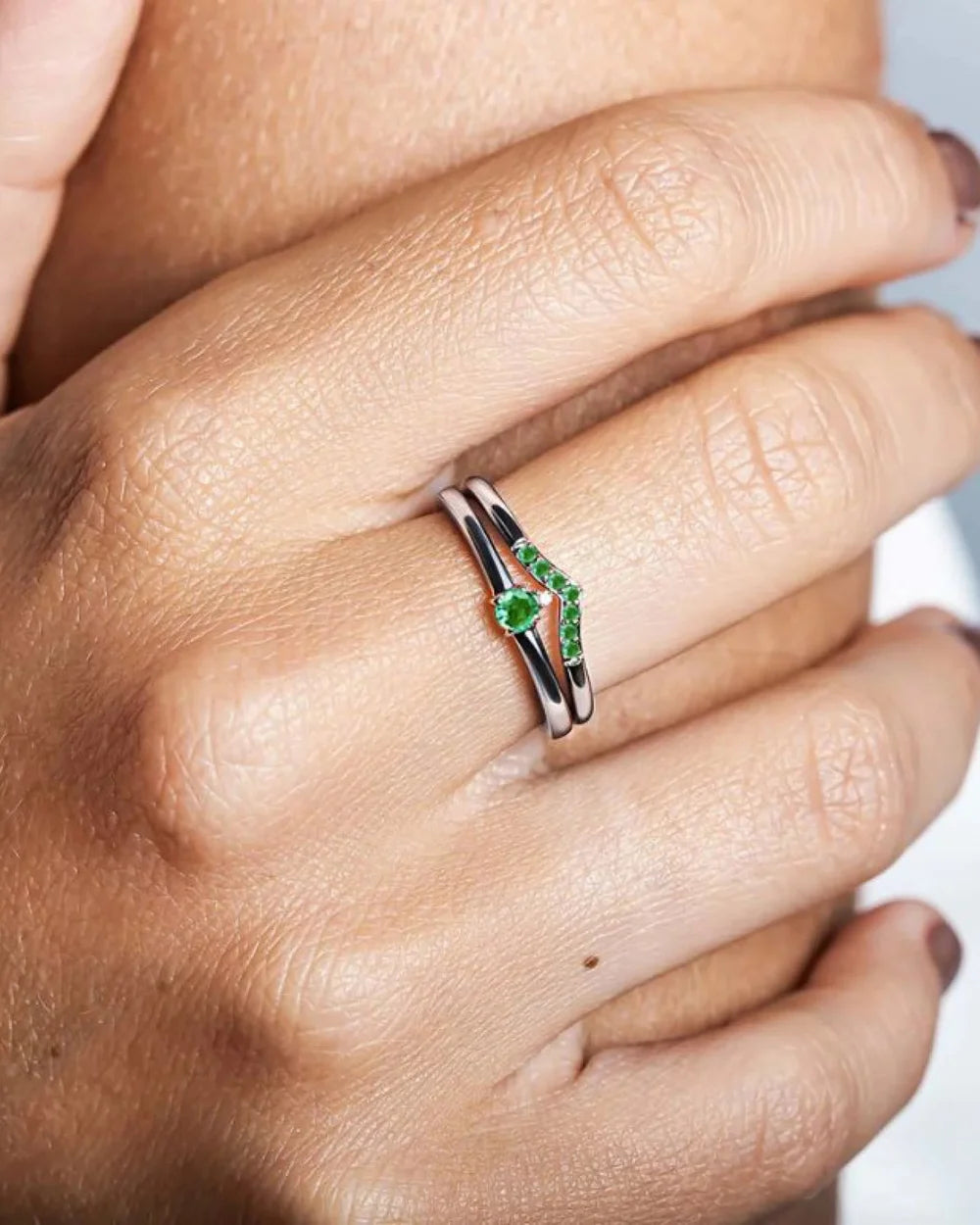 Yellow gold and emerald ring worn on the ring finger, a symbol of commitment and elegance