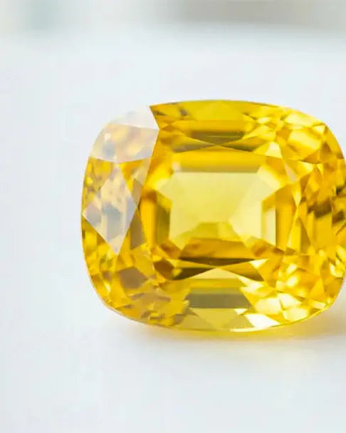 Yellow Sapphire: virtues, symbolism and Vedic tradition