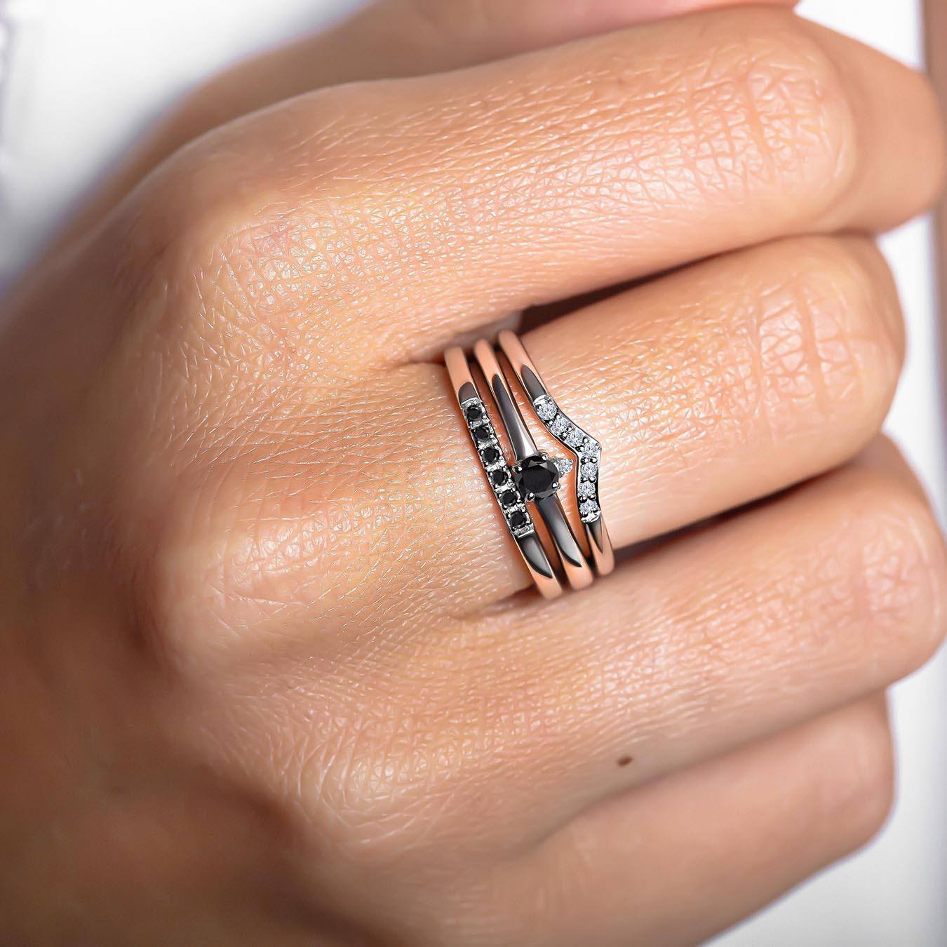 Bagues en diamant noirs et blancs