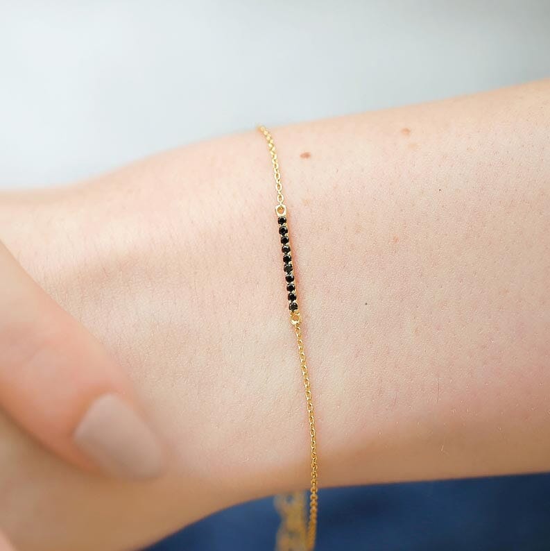 Bracelet minimaliste longue barre en diamant noir Ujala