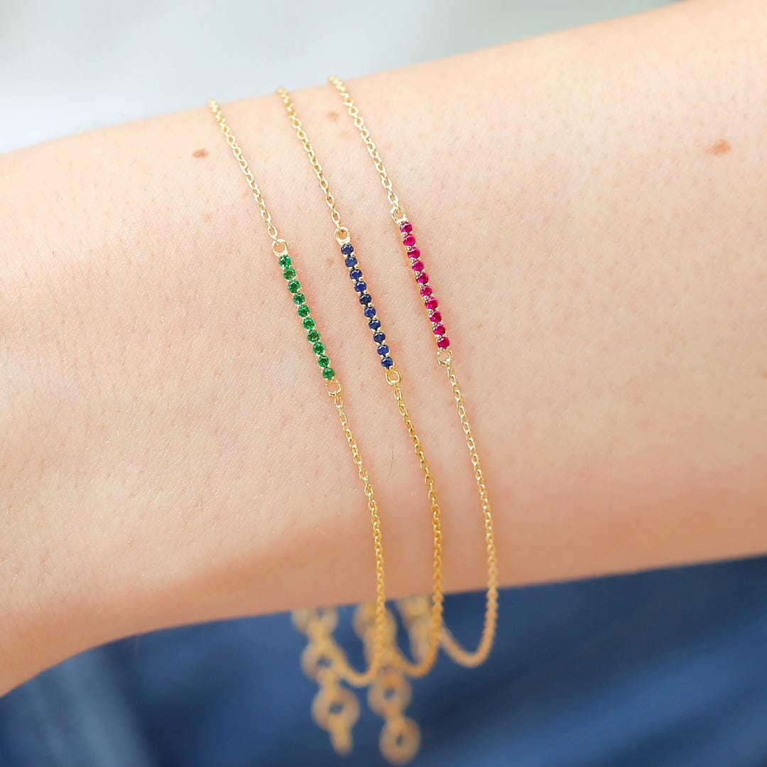 Bracelets minimalistes avec longue barre en pierres précieuses Ujala