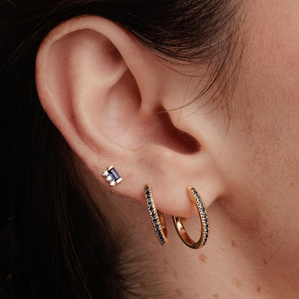 Boucles d'oreilles créoles en saphir et diamant zoomées